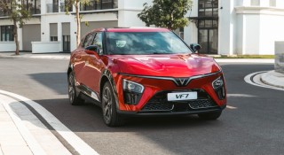 VinFast VF 7 tăng gần gấp đôi doanh số, lần thứ hai bán vượt Mazda CX-5 trong năm